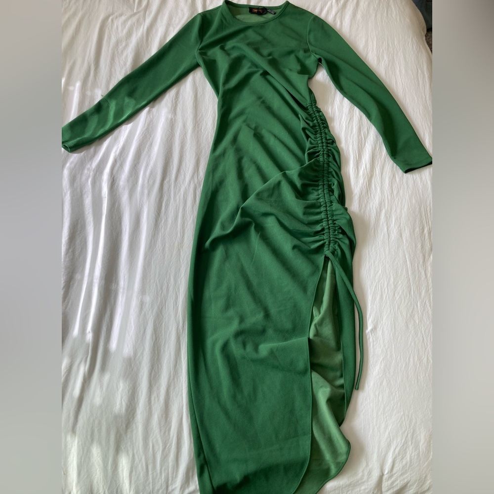 NWT Green asymmetrical long sleeve dress Alexia Admor.